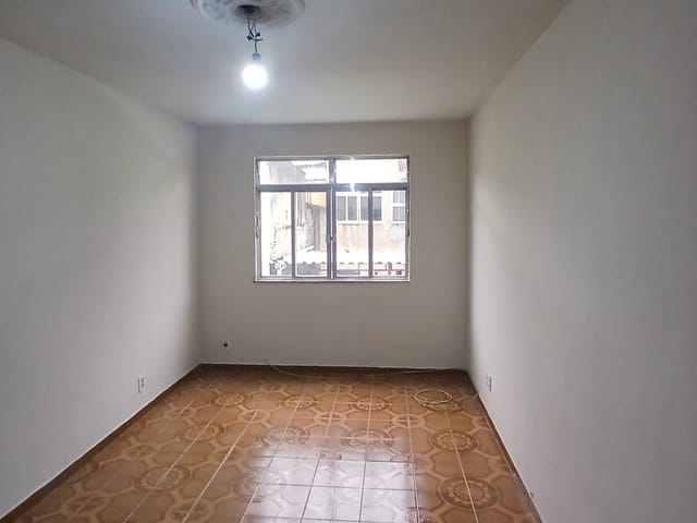 Foto do Apartamento - IRAJÁ - EXCELENTE APARTAMENTO COM 45 M2, 1 QUARTO, COZINHA, SALA, COM GARAGEM, ÁREA DE SERVIÇO - JUNTO AO COMÉRCIO. | Hilmar