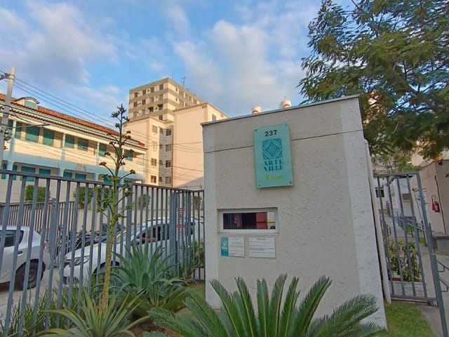 Foto do Apartamento - Ótimo apartamento em Cascadura com 2 quartos, vaga rotativa, transporte farto, IPTU isento e boa localização | Hilmar