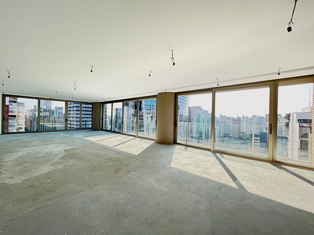 Apartamento com 335m² 4 quartos e 6 banheiros, à venda, no bairro Itaim Bibi em São Paulo