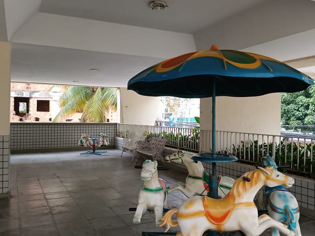 Foto do Apartamento - FREGUESIA - APARTAMENTO COM TRÊS QUARTOS, DUAS VARANDAS, SUÍTE COM BANHEIRA E UMA ÓTIMA INFRAESTRUTURA NO RESIDENCIAL TIROL - R$1.900,00 | Hilmar