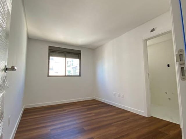 Apartamento com 210m², à venda, no bairro Meia Praia em Itapema