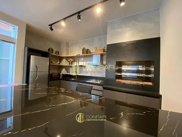 Apartamento com 220m² 4 quartos e 5 banheiros, à venda, no bairro Meia Praia em Itapema