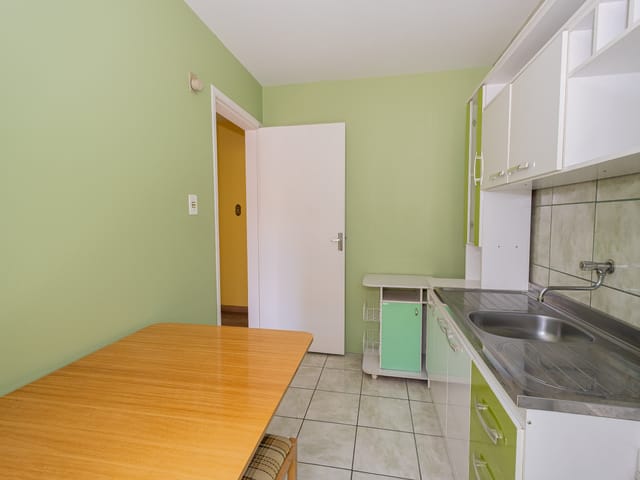 Apartamento 2 quartos e 1 banheiro, à venda ou para alugar, no bairro Três Vendas em Pelotas