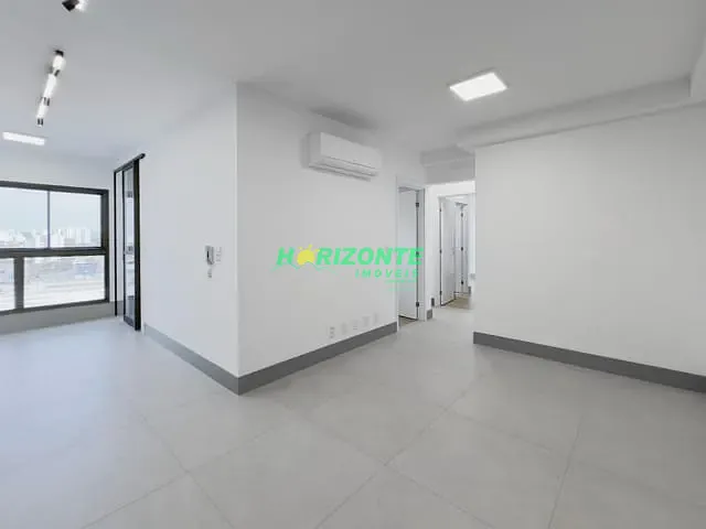 Apartamento 2 quartos e 2 banheiros, para alugar, no bairro Condomínio Royal Park em São José dos Campos
