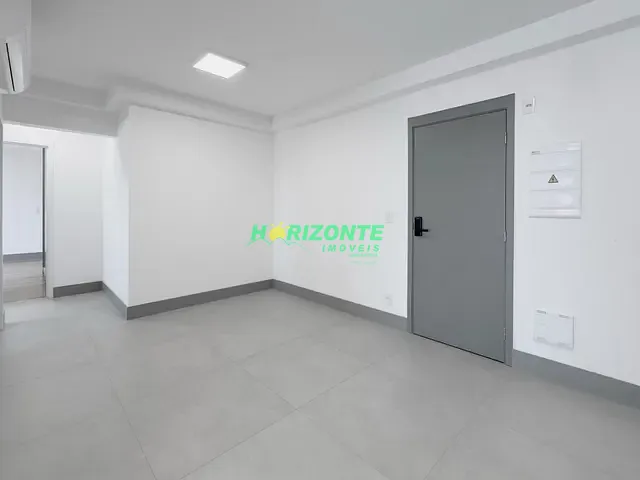 Apartamento 2 quartos e 2 banheiros, para alugar, no bairro Condomínio Royal Park em São José dos Campos