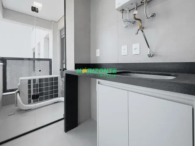 Apartamento 2 quartos e 2 banheiros, para alugar, no bairro Condomínio Royal Park em São José dos Campos