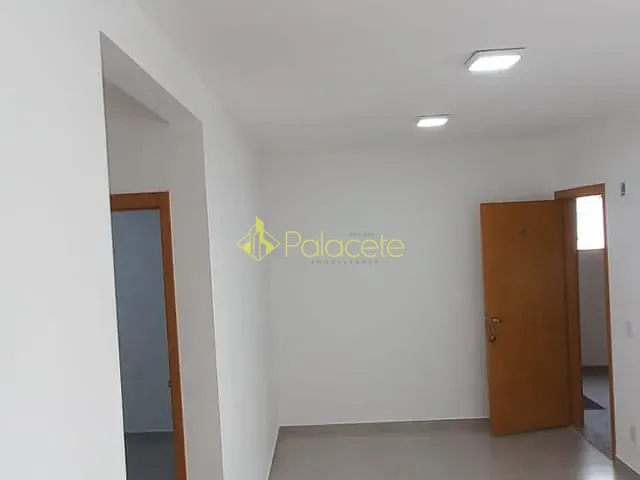 Apartamento 2 quartos e 1 banheiro, à venda, no bairro Jardim Gurilândia em Taubaté