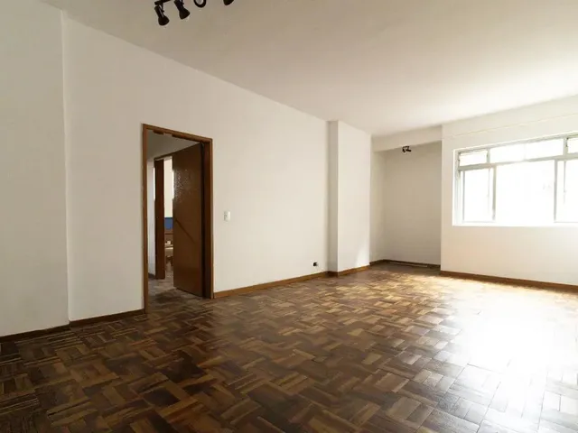 Apartamento 1 quarto e 1 banheiro, para alugar, no bairro Centro em Curitiba