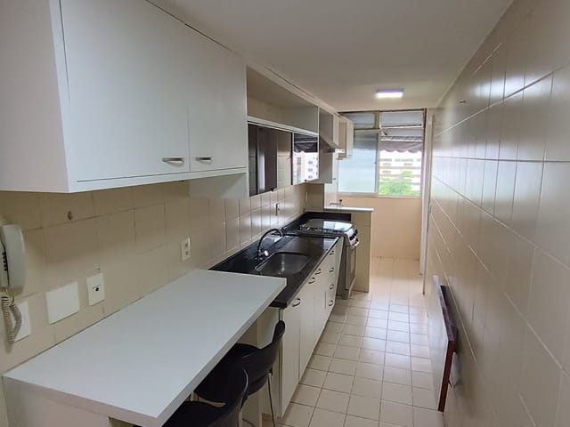 Foto do Apartamento - 3 QUARTOS NA FREGUESIA - R$2.000,00 - APARTAMENTO COM VARANDA, COZINHA PLANEJADA E LAZER COMPLETO (PISCINA/CHURRASQUEIRA) COM PORTARIA 24H. | Hilmar