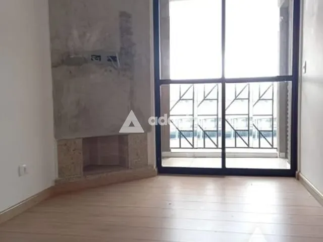 Apartamento com 73m² 2 quartos e 2 banheiros, à venda ou para alugar, no bairro Uvaranas em Ponta Grossa