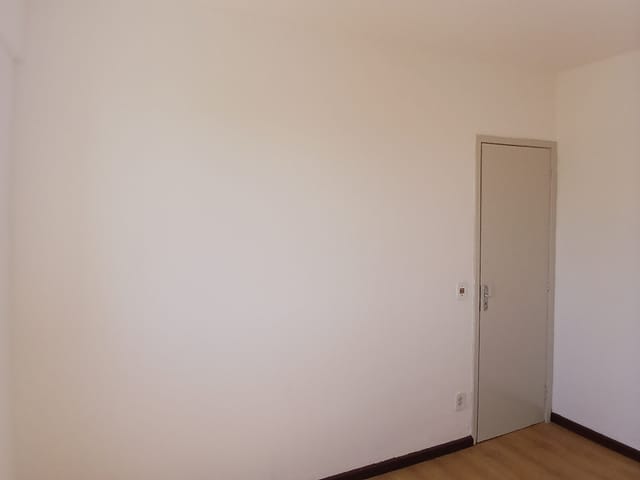 Foto do Apartamento - VILA DA PENHA - ÓTIMO APARTAMENTO COM 2 QUARTOS, SALA, COZINHA, BANHEIRO, GARAGEM E JUNTO AO COMÉRCIO. | Hilmar