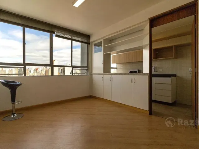 Apartamento 1 quarto e 1 banheiro, para alugar, no bairro Centro em Curitiba
