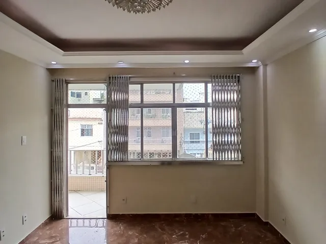 Foto do Apartamento - VILA DA PENHA - ÓTIMO APARTAMENTO COM 2 QUARTOS SENDO UM SUÍTE, SALA, BANHEIRO, COZINHA, DEPENDÊNCIA COMPLETA EMPREGADA,GARAGEM E JUNTO AO COMÉRCIO. | Hilmar