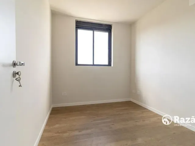 Apartamento 2 quartos e 1 banheiro, para alugar, no bairro Portão em Curitiba
