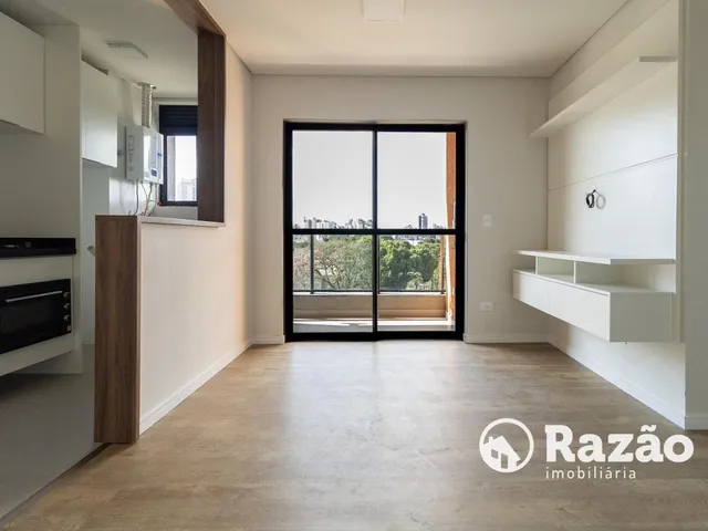 Apartamento 2 quartos e 2 banheiros, para alugar, no bairro Portão em Curitiba