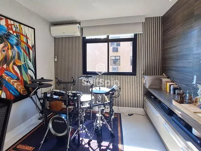 Apartamento 4 quartos e 2 banheiros, para alugar, no bairro Camboinhas em Niterói