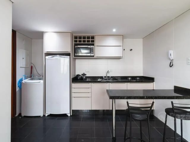 Apartamento 1 quarto e 1 banheiro, para alugar, no bairro Centro em Curitiba