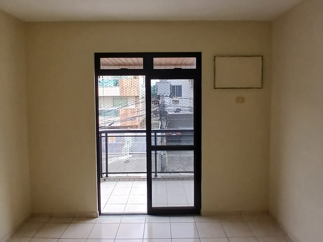 Foto do Apartamento - VICENTE DE CARVALHO - ÓTIMO APTO COMPOSTO POR 2 QUARTOS , DEPENDÊNCIA, VARANDA , GARAGEM , JUNTO AO COMÉRCIO . CO | Hilmar