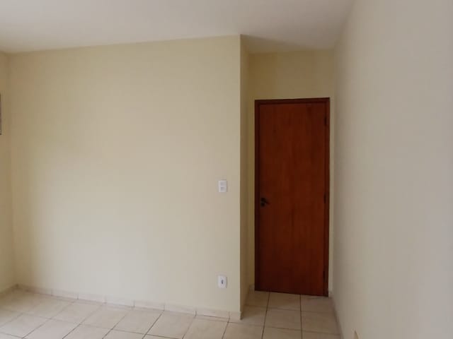 Foto do Apartamento - VICENTE DE CARVALHO - ÓTIMO APTO COMPOSTO POR 2 QUARTOS , DEPENDÊNCIA, VARANDA , GARAGEM , JUNTO AO COMÉRCIO . CO | Hilmar