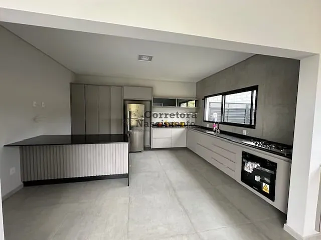 Casa com 1700m² 3 quartos e 3 banheiros, à venda, no bairro Condomínio Parque Vale dos Lagos em Jacareí