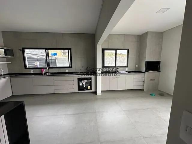 Casa com 1700m² 3 quartos e 3 banheiros, à venda, no bairro Condomínio Parque Vale dos Lagos em Jacareí