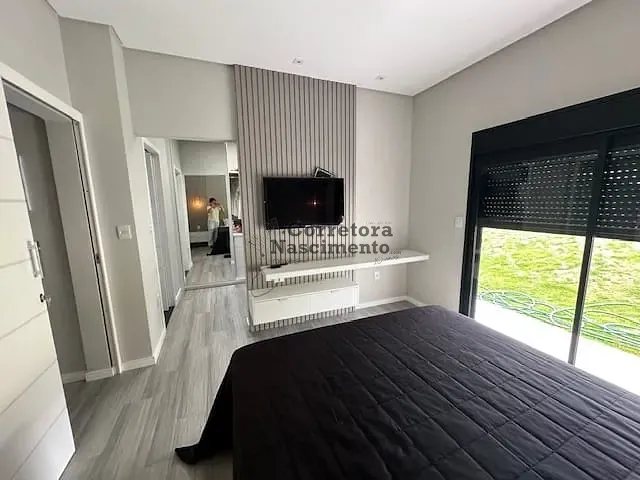 Casa com 1700m² 3 quartos e 3 banheiros, à venda, no bairro Condomínio Parque Vale dos Lagos em Jacareí