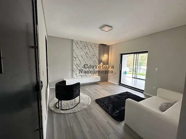 Casa com 1700m² 3 quartos e 3 banheiros, à venda, no bairro Condomínio Parque Vale dos Lagos em Jacareí