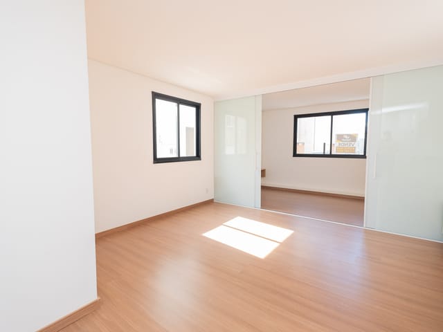 Apartamento com 43m² 1 quarto e 1 banheiro, à venda ou para alugar, no bairro Centro em Pelotas