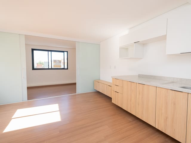 Apartamento com 43m² 1 quarto e 1 banheiro, à venda ou para alugar, no bairro Centro em Pelotas