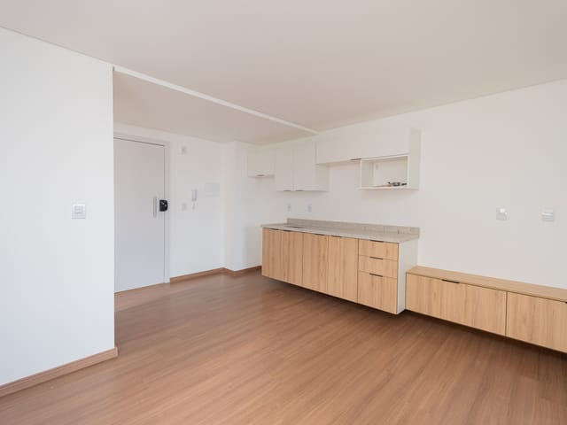 Apartamento com 43m² 1 quarto e 1 banheiro, à venda ou para alugar, no bairro Centro em Pelotas