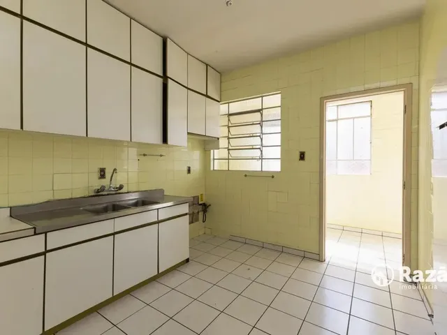 Apartamento 4 quartos e 3 banheiros, para alugar, no bairro Centro em Curitiba