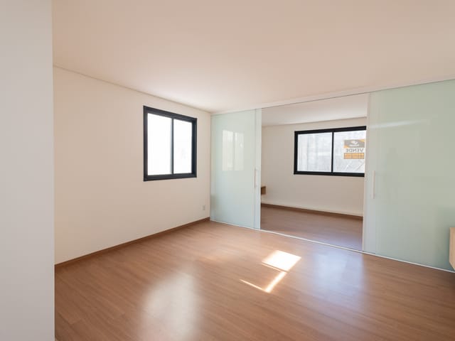 Apartamento com 43m² 1 quarto e 1 banheiro, à venda ou para alugar, no bairro Centro em Pelotas