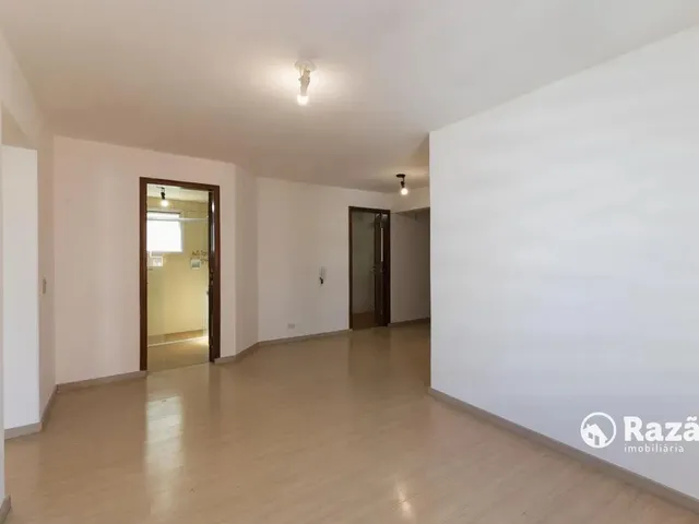 Apartamento 2 quartos e 1 banheiro, para alugar, no bairro Centro em Curitiba