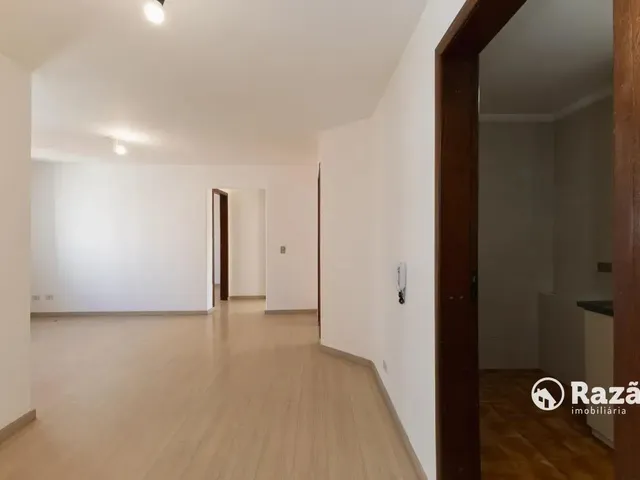 Apartamento 2 quartos e 1 banheiro, para alugar, no bairro Centro em Curitiba
