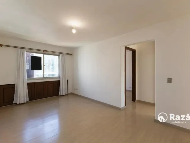 Apartamento 2 quartos e 1 banheiro, para alugar, no bairro Centro em Curitiba