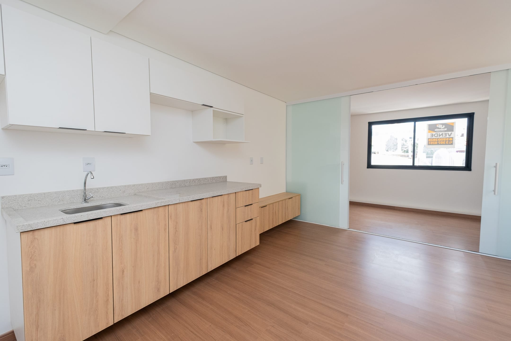 Apartamento semimobiliado à venda e locação, Centro, Pelotas, RS! imóvel conta com 1 dormitório e 1 banheiro.