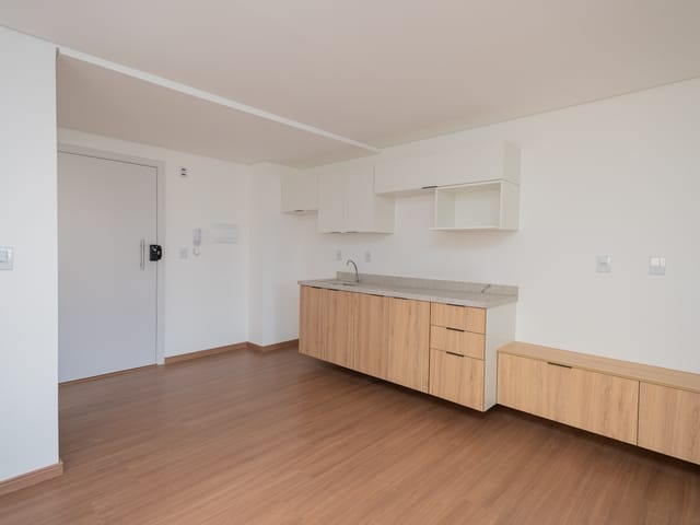 Apartamento com 43m² 1 quarto e 1 banheiro, à venda ou para alugar, no bairro Centro em Pelotas