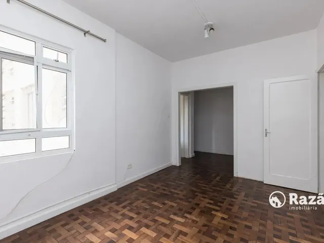 Apartamento 2 quartos e 2 banheiros, para alugar, no bairro Centro em Curitiba