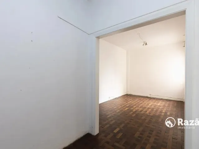 Apartamento 2 quartos e 2 banheiros, para alugar, no bairro Centro em Curitiba