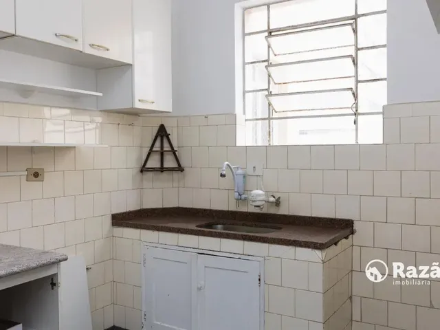 Apartamento 2 quartos e 2 banheiros, para alugar, no bairro Centro em Curitiba