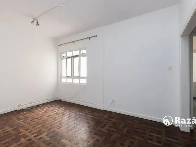 Apartamento 2 quartos e 2 banheiros, para alugar, no bairro Centro em Curitiba