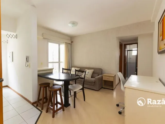 Apartamento 1 quarto e 1 banheiro, para alugar, no bairro Bigorrilho em Curitiba