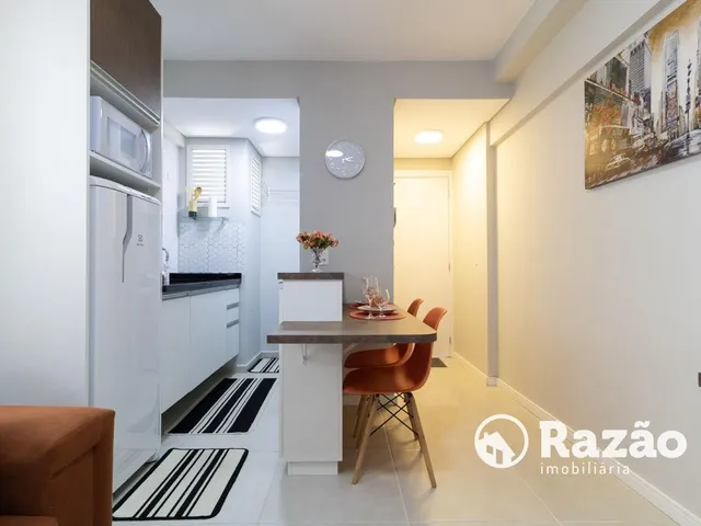 Apartamento 1 quarto e 1 banheiro, para alugar, no bairro Centro em Curitiba