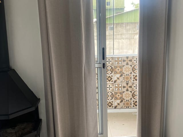 Foto do Apartamento - Apartamento à venda no Residencial Das Flores, Fragata, Pelotas, RS: 2 dormitórios, sala de estar, sacada, ar-condicionado, churrasqueira. Vaga de garagem | UP Imóveis