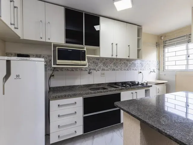 Apartamento 2 quartos e 2 banheiros, para alugar, no bairro Capão Raso em Curitiba