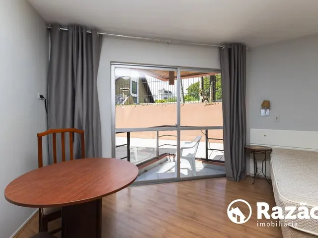 Apartamento 1 quarto e 1 banheiro, para alugar, no bairro Centro Cívico em Curitiba