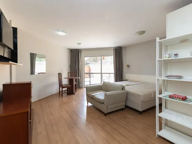 Apartamento 1 quarto e 1 banheiro, para alugar, no bairro Centro Cívico em Curitiba