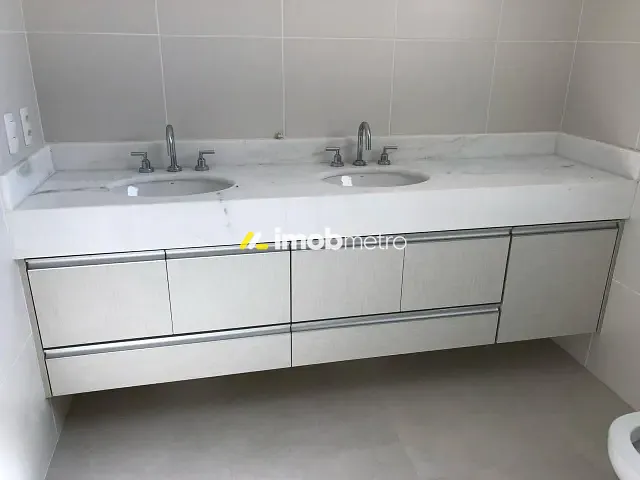 Apartamento com 218m² 3 quartos e 5 banheiros, para alugar, no bairro Taquaral em Campinas