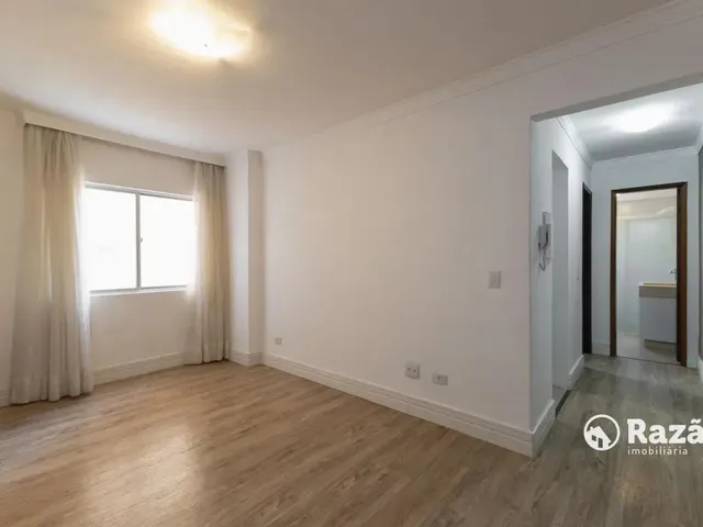 Apartamento 1 quarto e 1 banheiro, para alugar, no bairro Centro em Curitiba