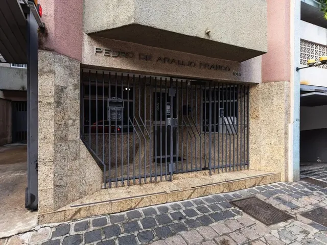 Apartamento 1 quarto e 1 banheiro, para alugar, no bairro Centro em Curitiba